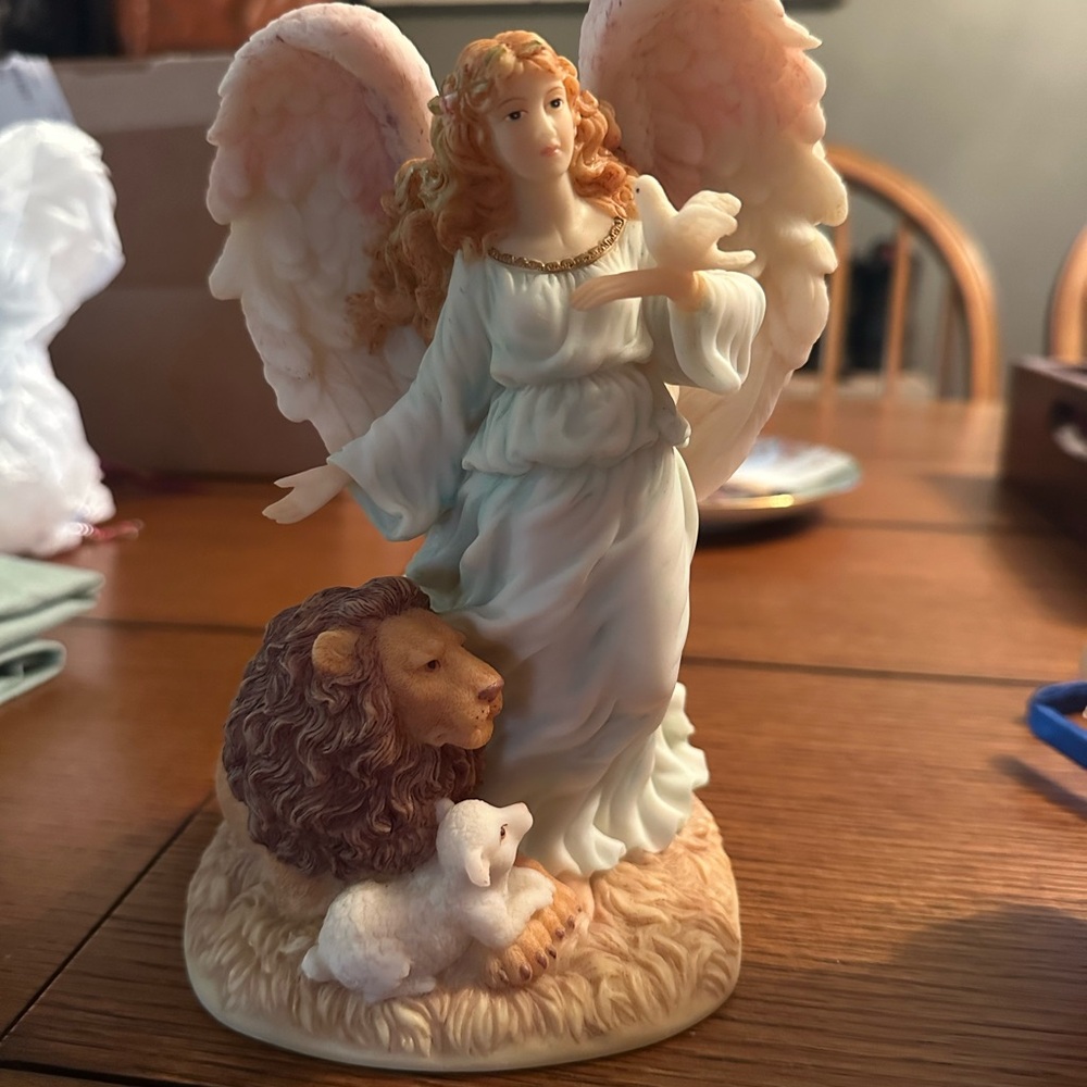 Seraphim Classics Angel of Peace Figurine with Lion and Lamb and Dove